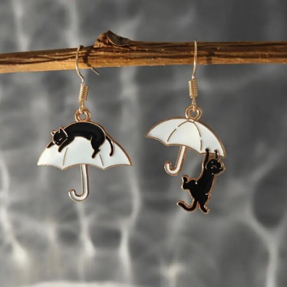 🍏50% OFF/3+...Asymmetrical Black Cats Dangle Earrings - Picture 1 of 4